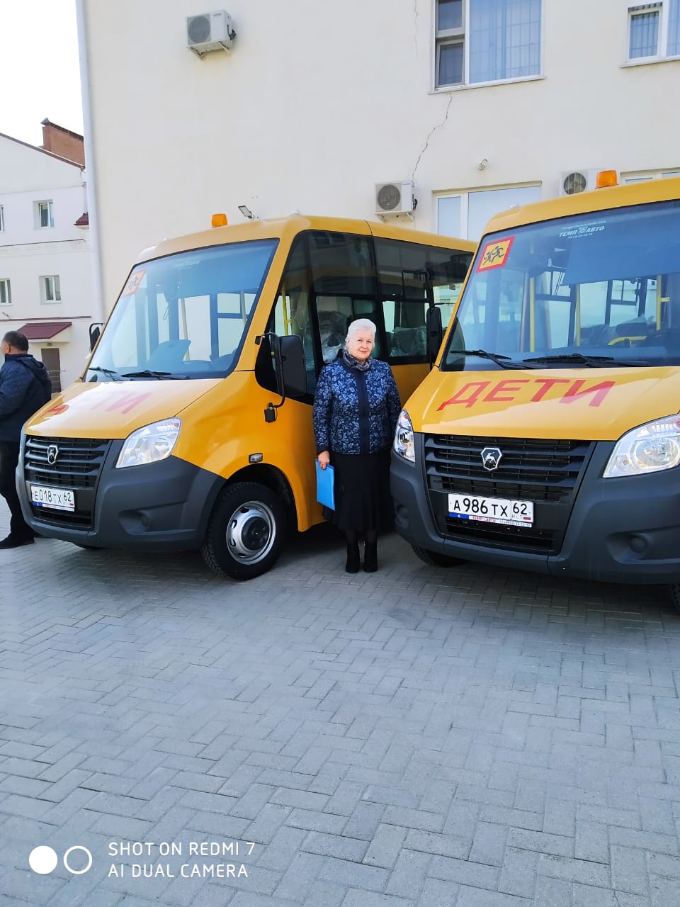 Церемония передачи новых автобусов.